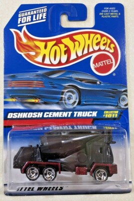 1999 HOT WHEELS  BLUE CARD SERIES OSHKOSH CEMENT MIXER #1011 VHTF