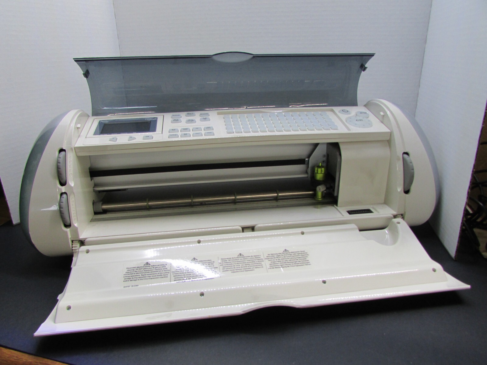 PROVO CRAFT CRICUT EXPRESSION DIE CUTTING MACHINE CRE001 FREE