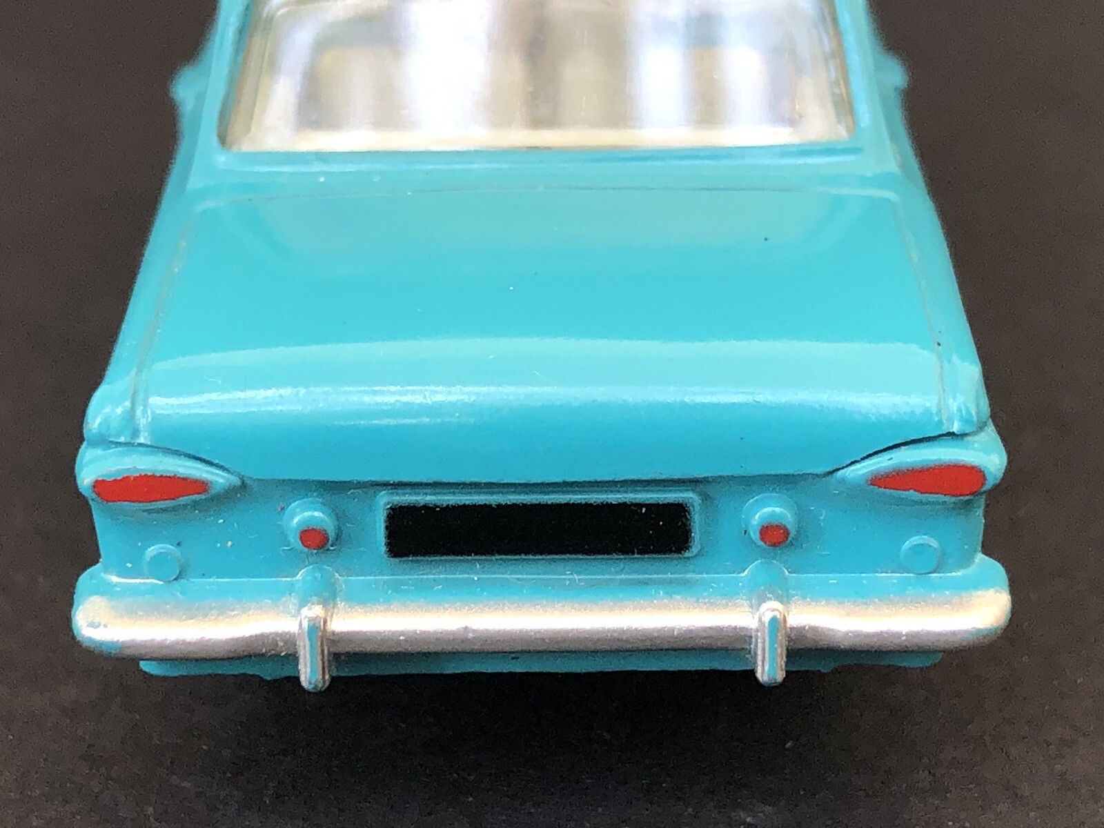 Ancienne DINKY TOYS 538 FORD TAUNUS 12M + Boîte d'origine