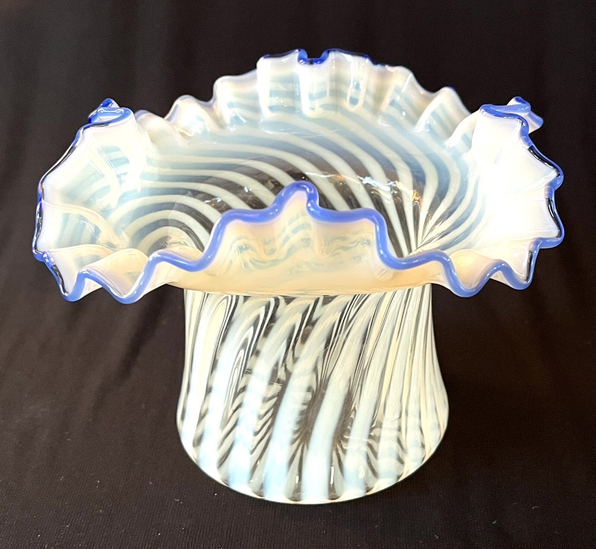 FENTON White Opalescent Optical Top Hat Blue Ridge Swirl