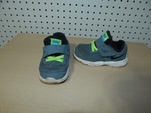toddler nike tennis shoes