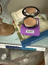 Chantecaille Perfect Blur Finishing Powder-Medium Deep