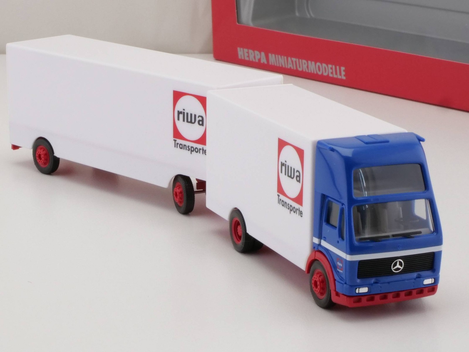Herpa 152822 MB S Riwa Furniture Trailer Truck 1:87 Mint! OVP 1703-20-49