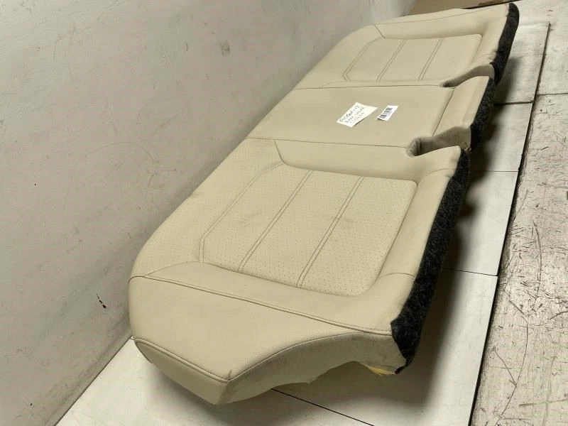 Volkswagen Passat SE 2012 cojín asiento inferior trasero cuero beige OEM+ Foto 3 de 4