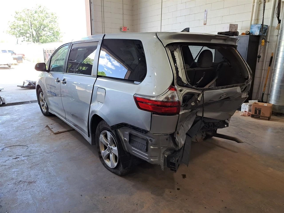 Cilindro maestro de freno Sienna Sku #4176236 2020 Foto 2 de 4