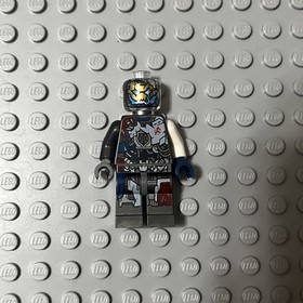 #42 LEGO 76038 Marvel Super Heroes Attack On Avengers Tower 100% Complete