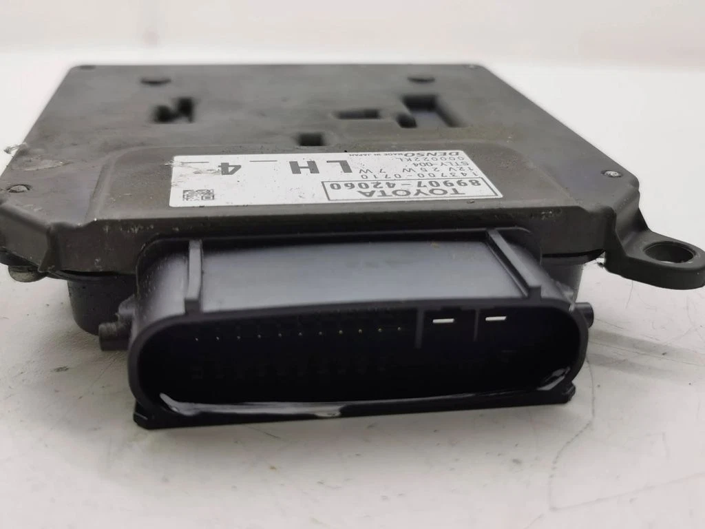 Toyota RAV 4 (XA50) 2020 LED ballast control module 8990742060 