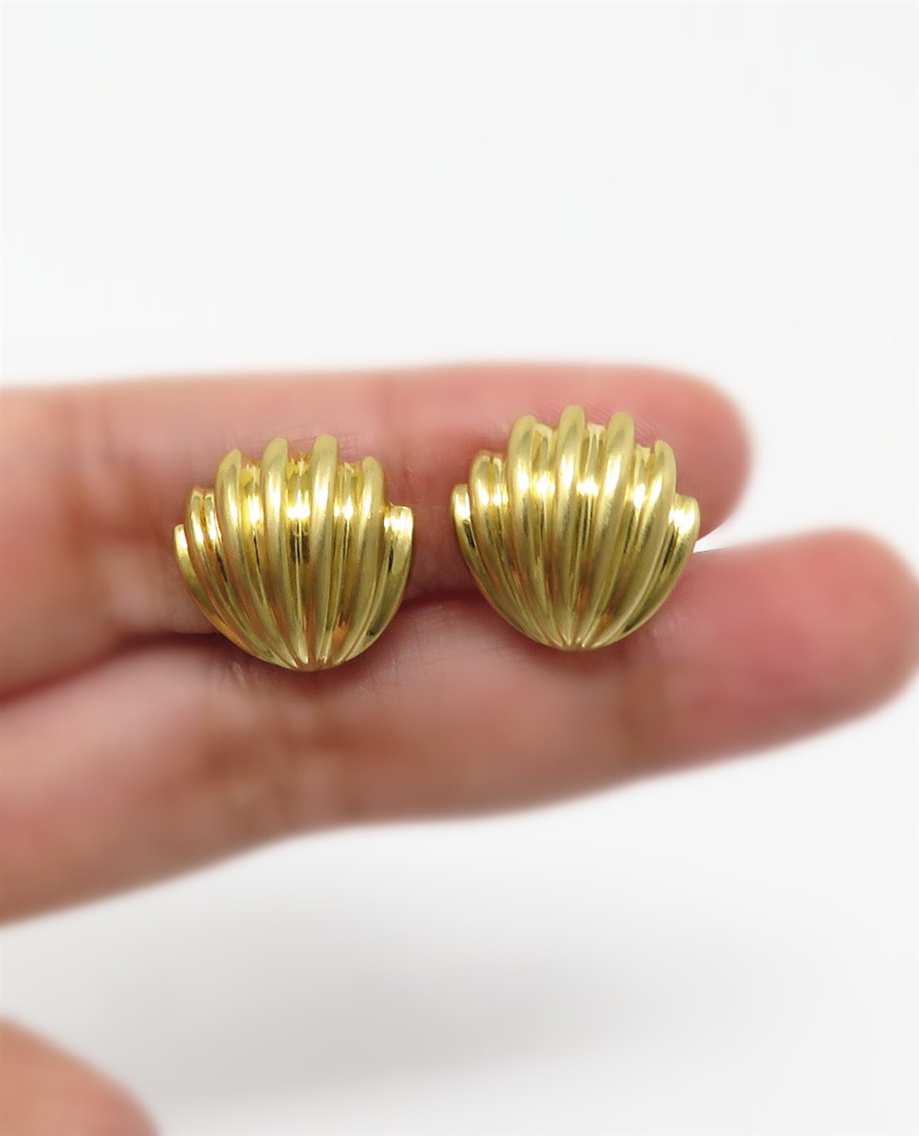 NYJEWEL Tiffany & Co. 18k Yellow Gold Shell Clip … - image 5