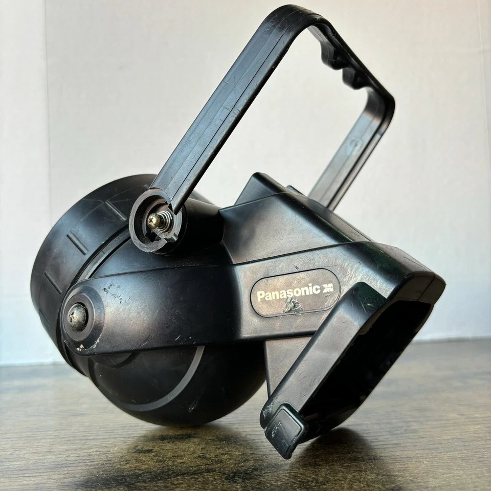 Luz de punto de trabajo Panasonic EY3790 hecha en Japón - sin probar - viene con bombilla adicional Foto 2 de 4