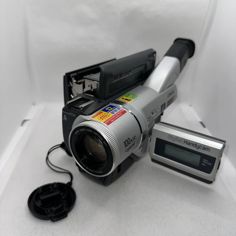 Sony Camcorder DCR-TRV120E PAL Digital 8, Hi 8, Video 8 Charger 2 x Batteries - Image 2 of 4