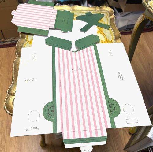 NEVER USED VINTAGE IDEAL TAMMY TOY DOLL HOUSE CARDBOARD  PINK WHITE LOUNGE CHAIR