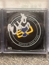 Brad Hunt signed St Louis Blues 50th Anniversary Game Puck w/cube