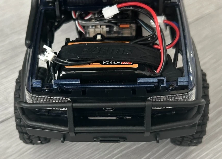 FMS 1:18 FCX18 LC80 Toyota Land Cruiser LC80 V2 RTR Blue Slightly Used LC80 L1 - Image 3 of 4