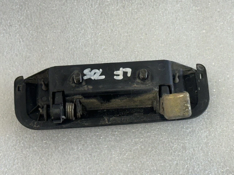 MITSUBISHI MONTERO SPORT 1997 1998 1999 2000 MANIJA PUERTA EXTERIOR DELANTERA IZQUIERDA Foto 2 de 4