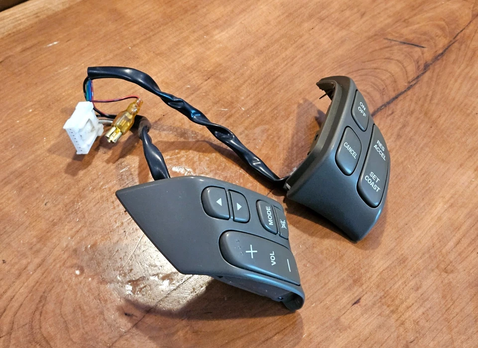 2003-2008 Mazda 6 OEM Steering Wheel Cruise / Audio Switch Set OEM - Image 2 of 4