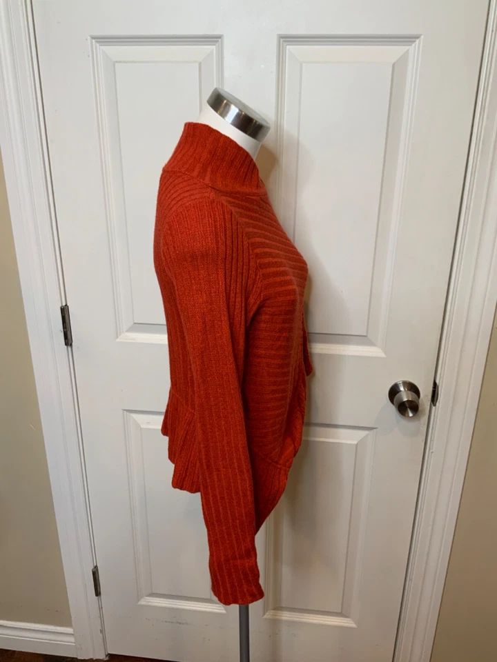 Suéter tejido y anudado Anthropologie rojo acanalado tejido con volantes, talla XS Foto 2 de 4