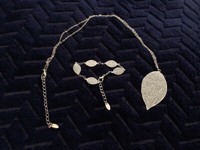 hübsches Blatt Design Halskette und Armband Set