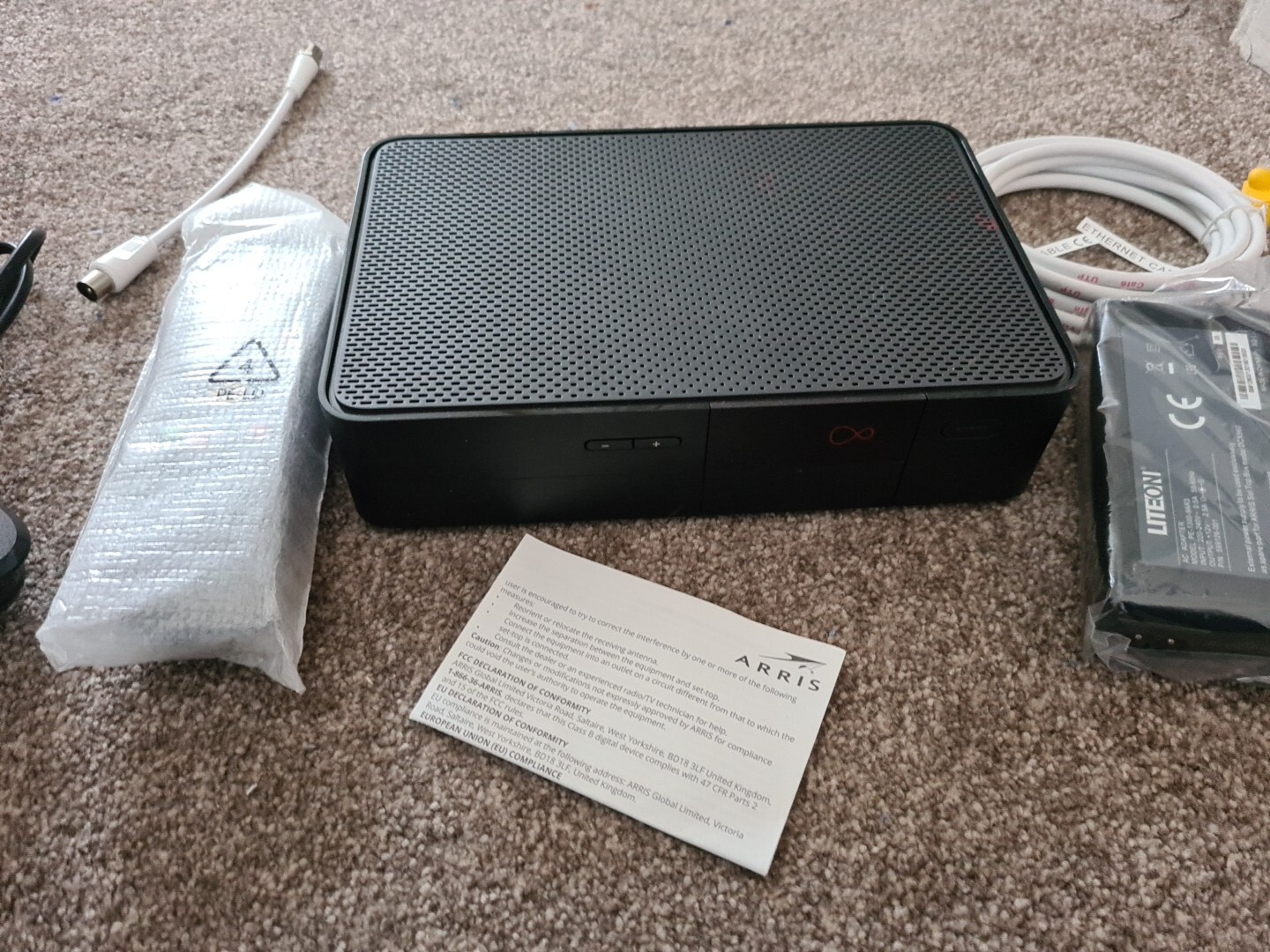 4K TV Box Arris DCX960/KK0B/N215/1000 1TB Remote With Hub 3 3.0 Router