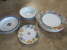Lot, 17 assorted Corelle dinner plates and bowls