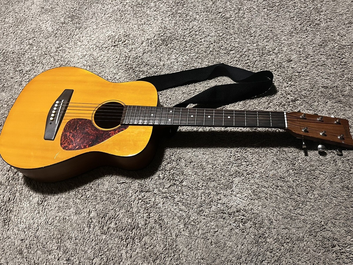 ギター YAMAHA FG-Junior(JR1) Yamaha FG-Junior JR1 Red Label Acoustic Guitar, Case, Strap