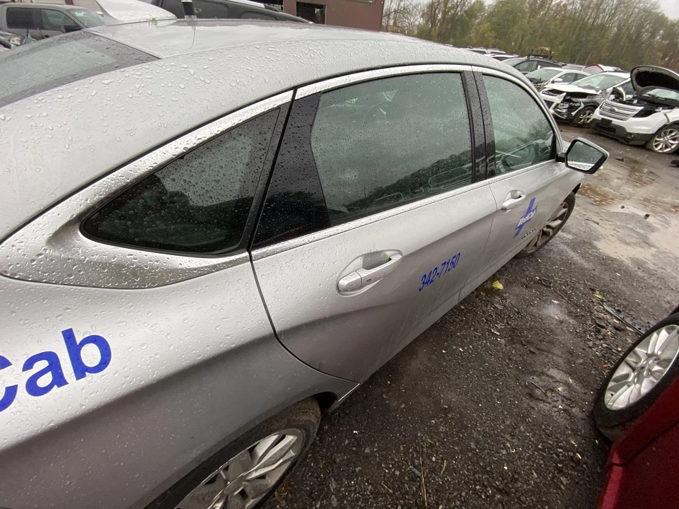 Used Rear Right Door Assembly Rear Side fits: 2018 Chevrolet Impala LS R. Rear R - Imagem 3 de 4