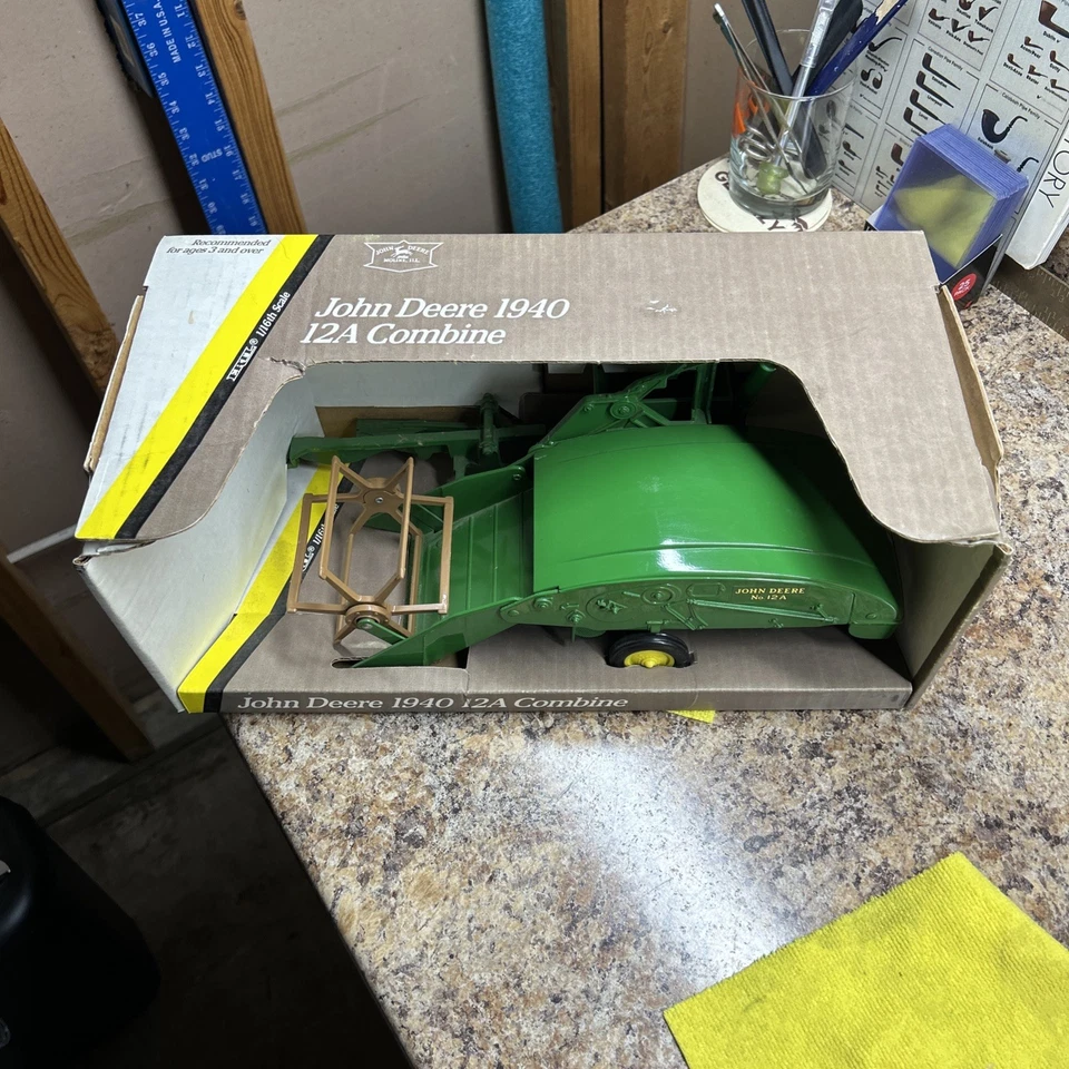 Vintage Ertl pressed steel John Deere 1940 12A combine 1/16 🔥🔥 - Image 2 of 4