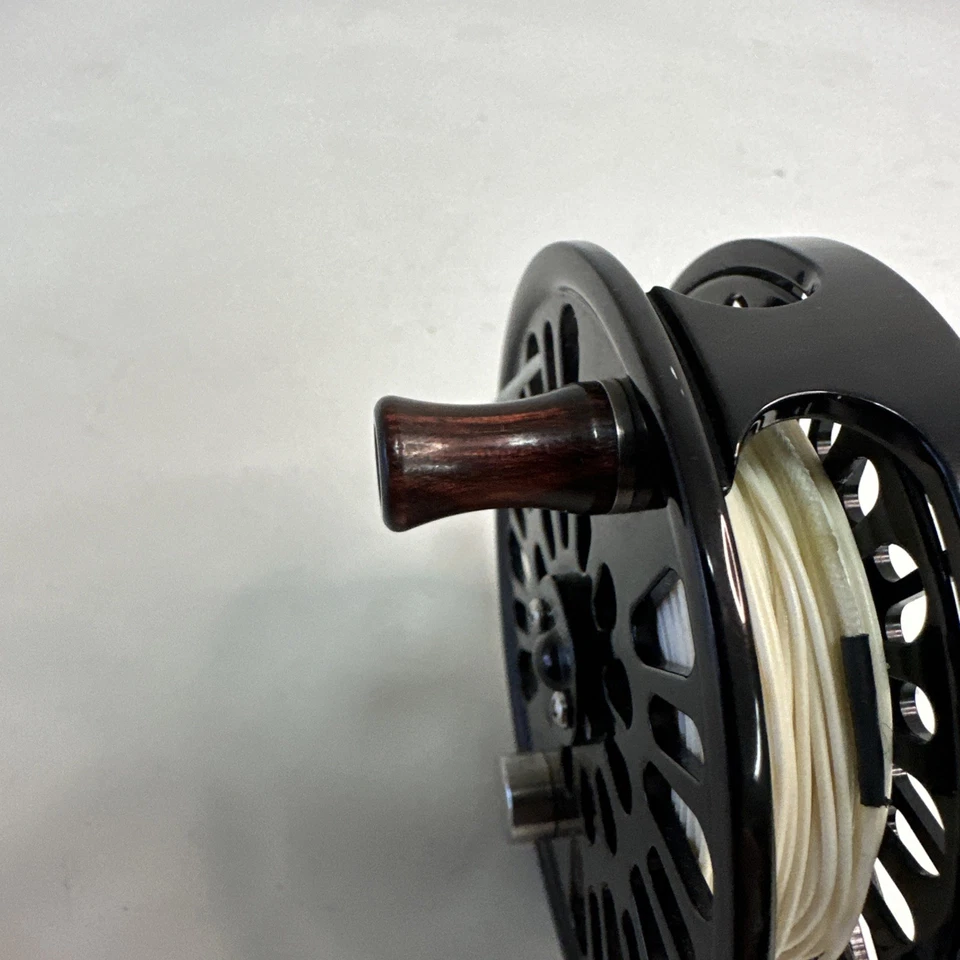 Carrete de pesca con mosca Abel Creek AC2 negro brillante. Hecho en USA. Con estuche. ENVÍO GRATIS Foto 4 de 4