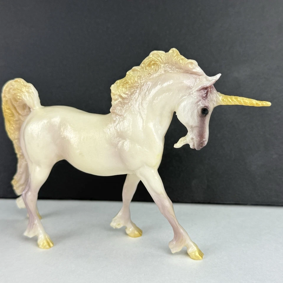 Breyer Paddock Pals 独角兽薰衣草黑脸阴影金角 6 英寸长 4.5 英寸 Ta — 第 4/4 张图片