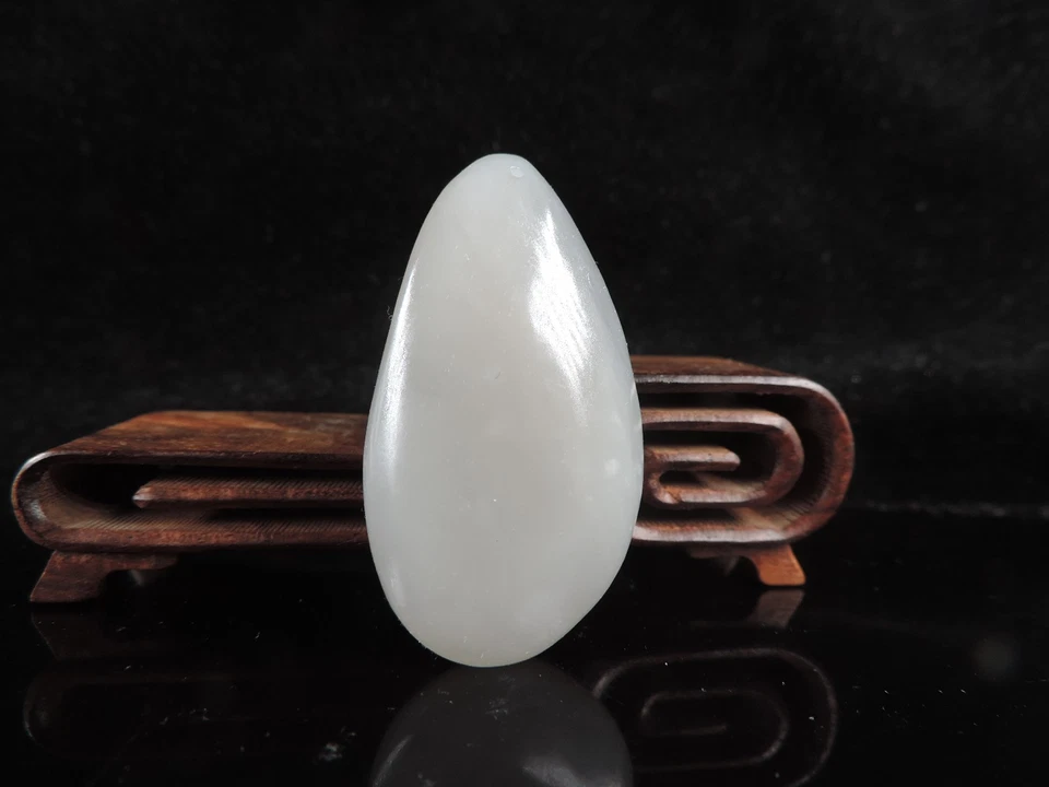 Pingente de estátua de guanyin esculpido à mão escultura de jade hetian da natureza chinesa antiga - Imagem 3 de 4