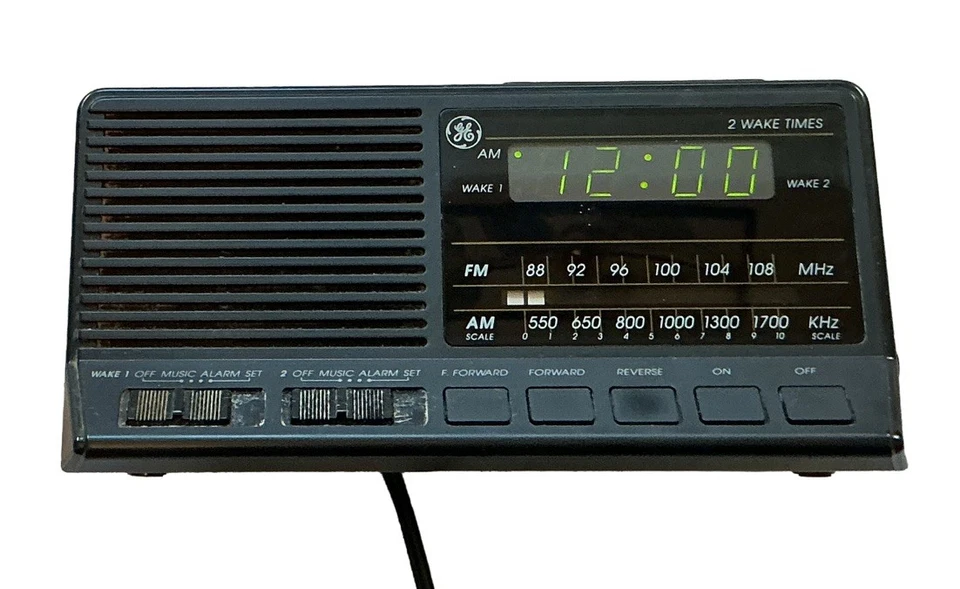 Vintage GE General Electric AM/FM Digital Alarm Clock Radio Model 7-4648B  - Image 2 of 4