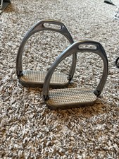 ComPIVOTOR Flexible English Stirrup Irons 4.75&rdquo;