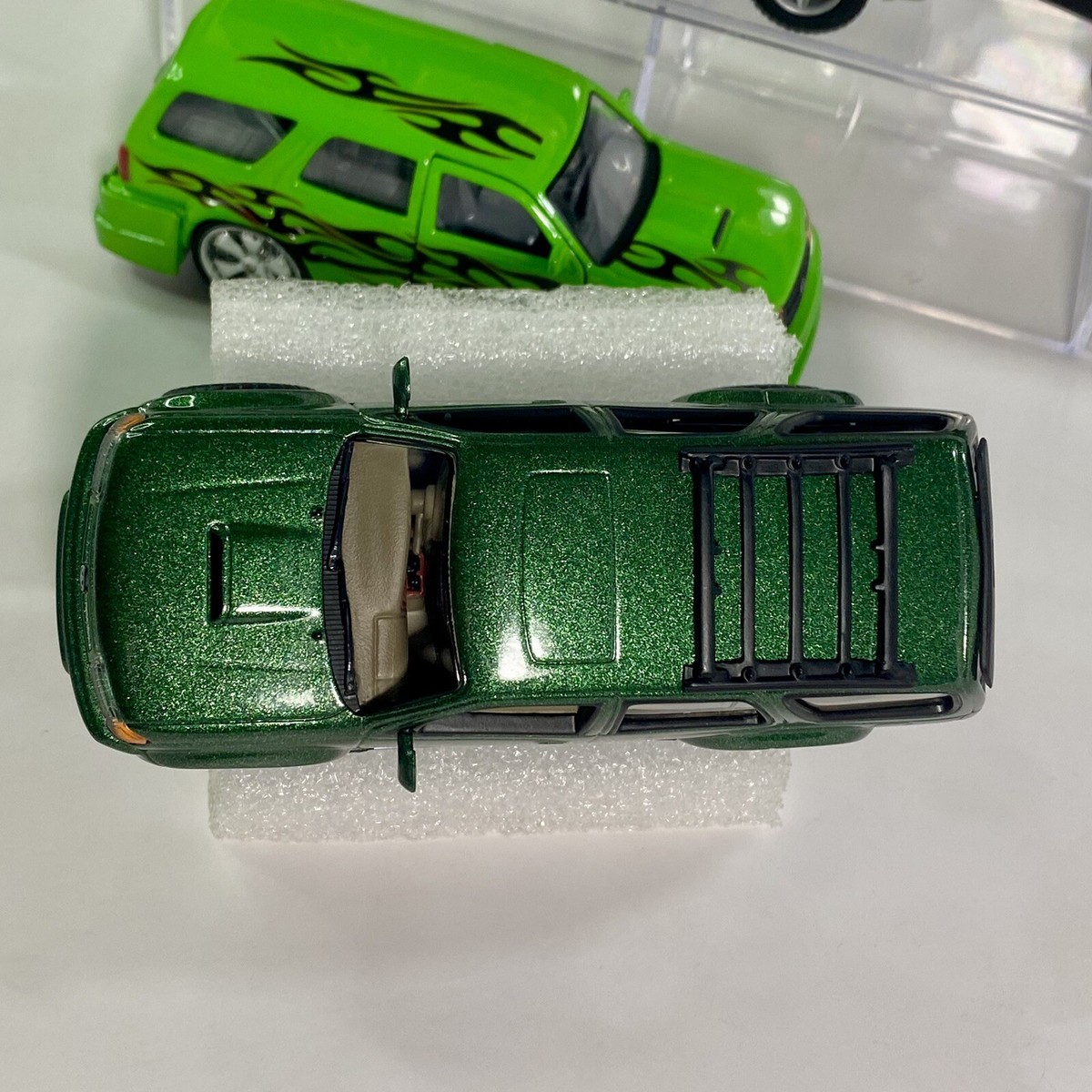 Hot Wheels 1:43 Kinsmart Tins' Toys Unique Replicas Toyota 4Runner