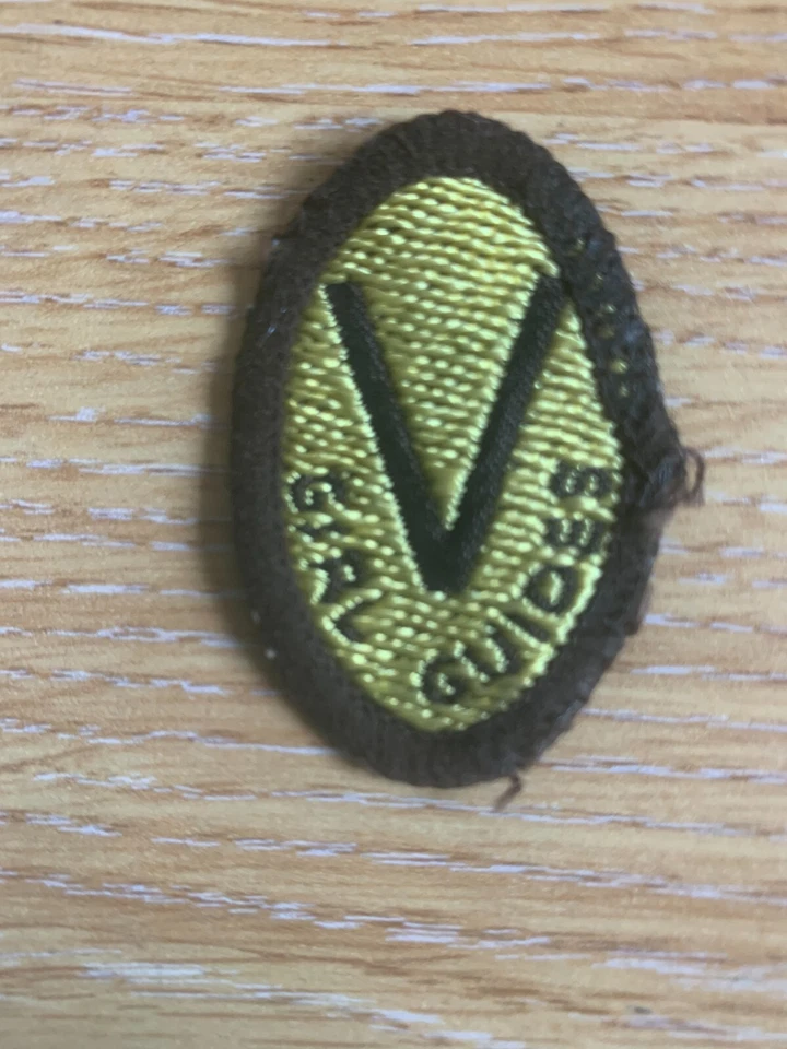 8 VINTAGE GIRL GUIDES Badges & Activity Badges (USED - Job Lot -AS SHOWN) - Image 3 of 4