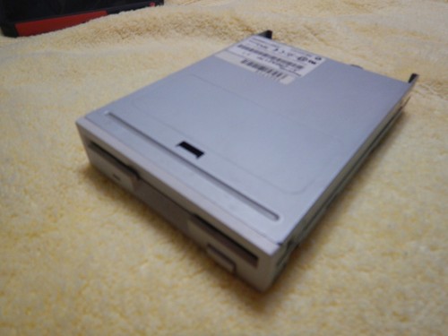 1.44 Meg PANASONIC 3.5" INTERNAL FLOPPY DRIVE JU-256A217P 5501719 - Picture 2 of 4