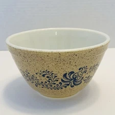 Vintage Pyrex 401 Homestead Small Mixing Bowl Blue & Tan Speckled 1.5 Pt