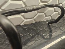 Manubrio stradale in lega di carbonio Kuota Hi-Performance - 42 cm C-C, 31,8 mm, 7075 T6