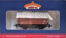 Bachmann 38-475 BR 12 Ton Non-Ventilated Van E181497 in Early BR Bauxite Livery