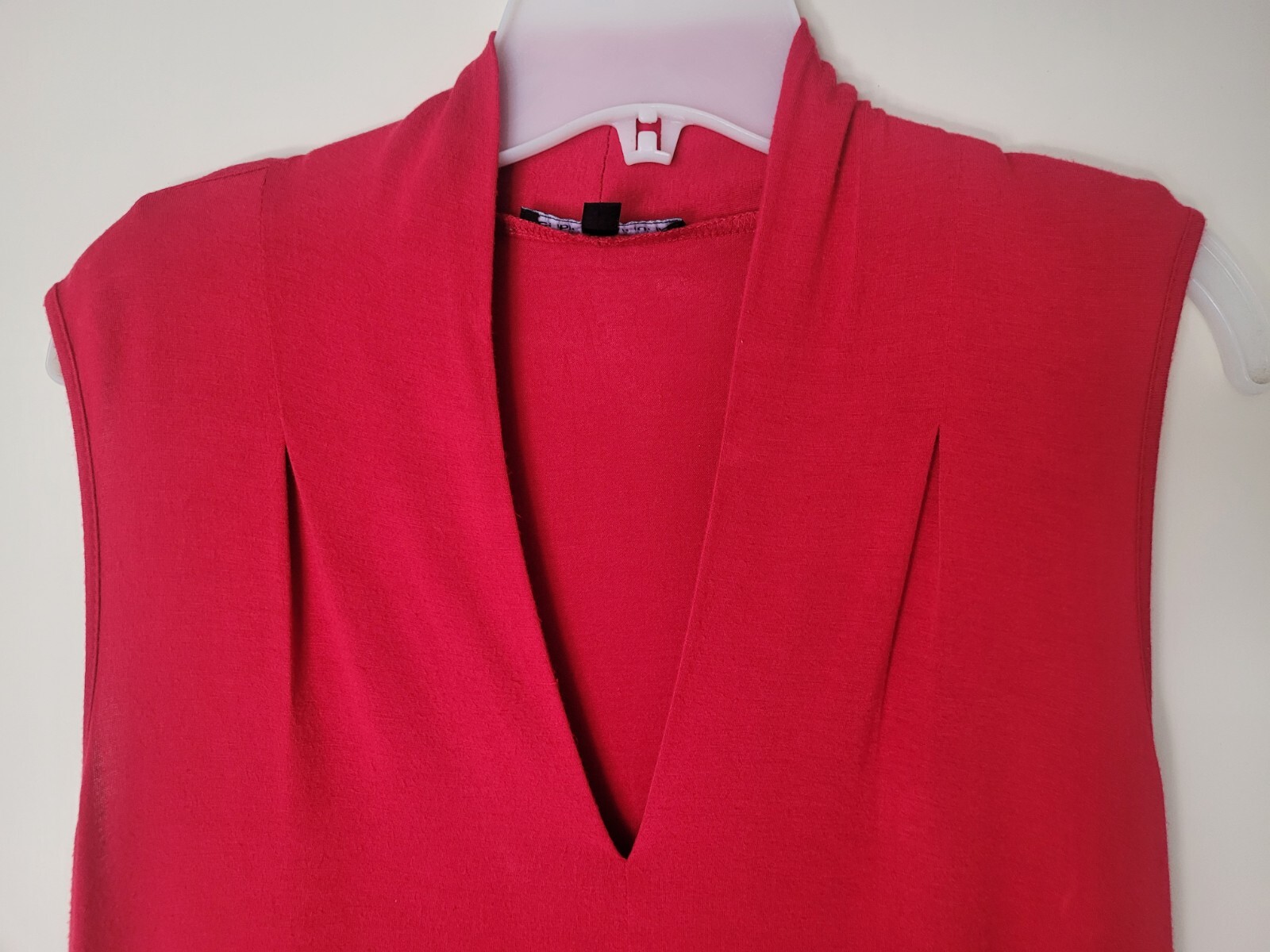 Cable & Gauge Solid Basic Red Sleeveless V Neck T… - image 2