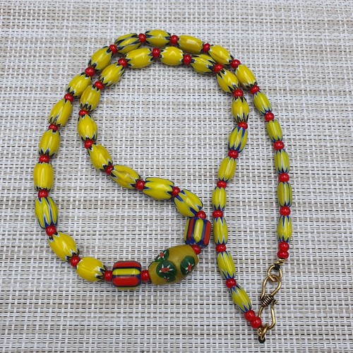 Beautiful Vintage Venetian Style Chevron and WhiteHeart Glass Beaded Necklace - Picture 6 of 21