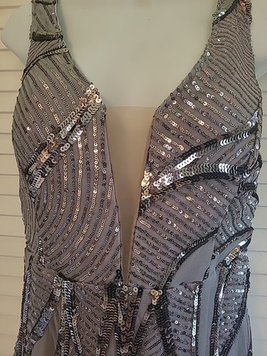 Love & Lemonade Women's Sleeveless Nude V Neck Sequin Dress Silver Size XL NWT - Picture 3 of 11