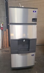 Manitowoc model SPA310 ice machine dispenser & IYO305W-161 ice maker Tested good