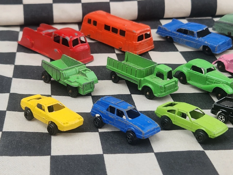 Tootsietoy Collection 18 Model Car Bulk Lot Pontiac Plymouth Fire Engine Hot Rod - Image 3 of 4