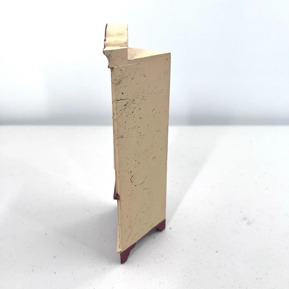 Despensa de armario de campo pintada a mano Bespaq con mini accesorios casa de muñecas 1:12 Foto 4 de 4