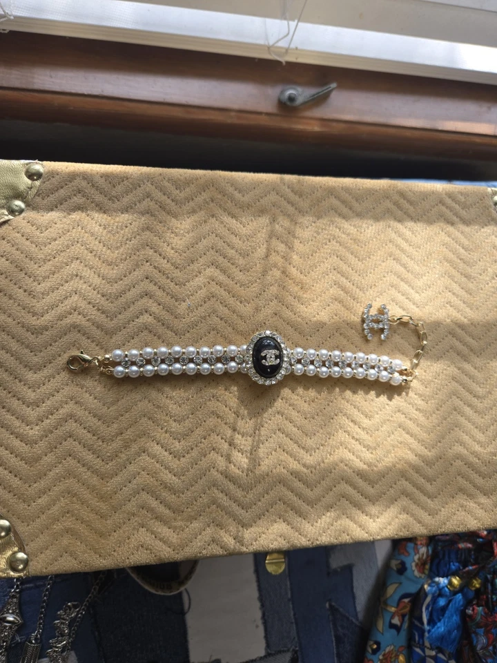 Pulsera de diseñador de diamantes de imitación de oro con perlas bisutería de diseñador  Foto 4 de 4