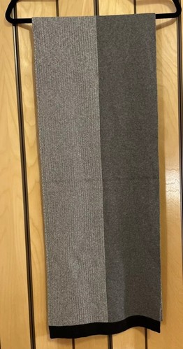 Nuovo con etichette!! Banana Republic Sciarpa Grafica Grigio con Beige, Nero - Foto 2 di 11