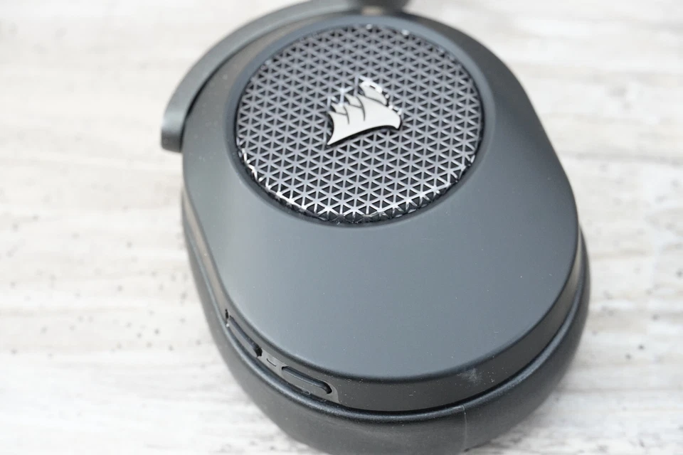 Corsair HS65 Wireless Multiplatform Gaming Headset - Carbon [CA-9011285-NA2] - Image 2 of 4