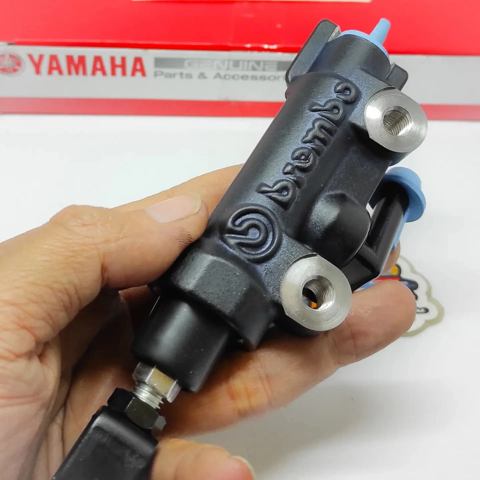 Brembo OEM Yamaha R1 MT09 bomba de freno trasero freno trasero 1RC-2538V-00 Foto 3 de 3