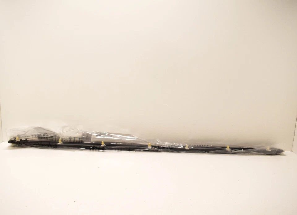 NEW BMW 3 E36 COMPACT FRONT RIGHT DOOR MOLDING TRIM 51132266094 2266094 ORIGINAL - Изображение 2 из 4