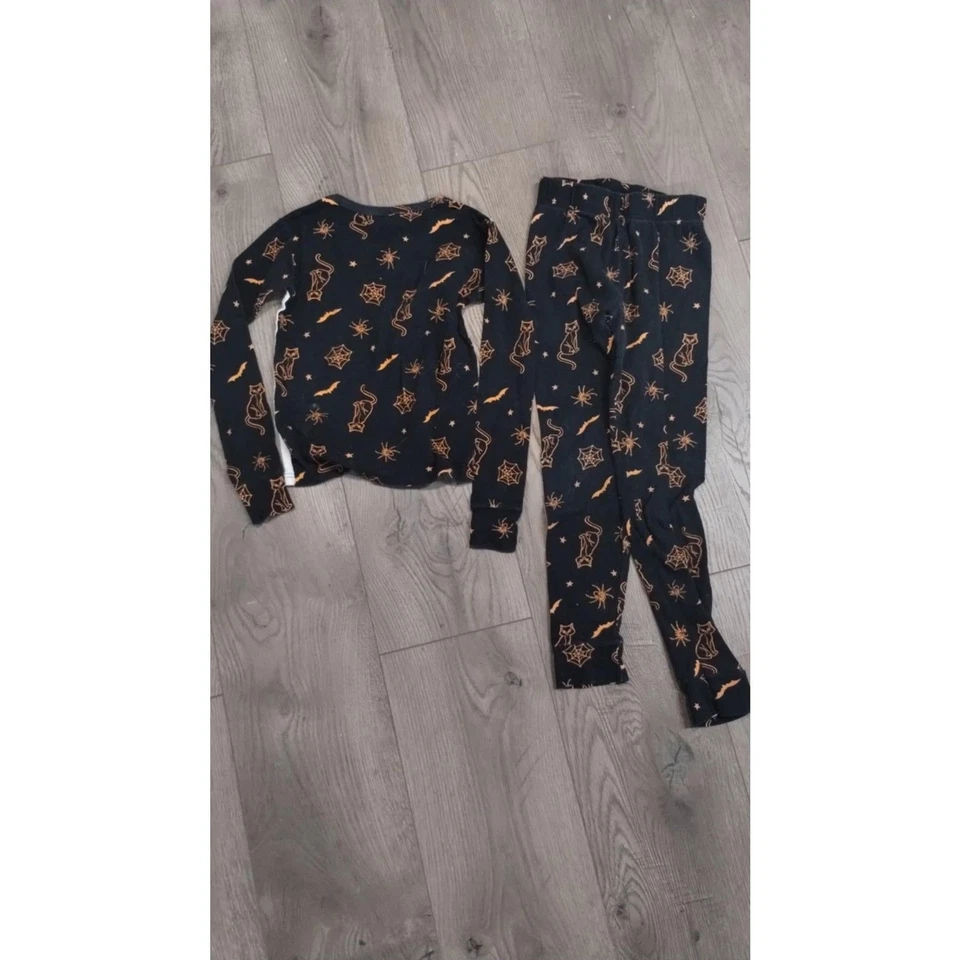 Hocus pocus girls long sleeve pajama set (fits like a size 8) - Image 3 of 3