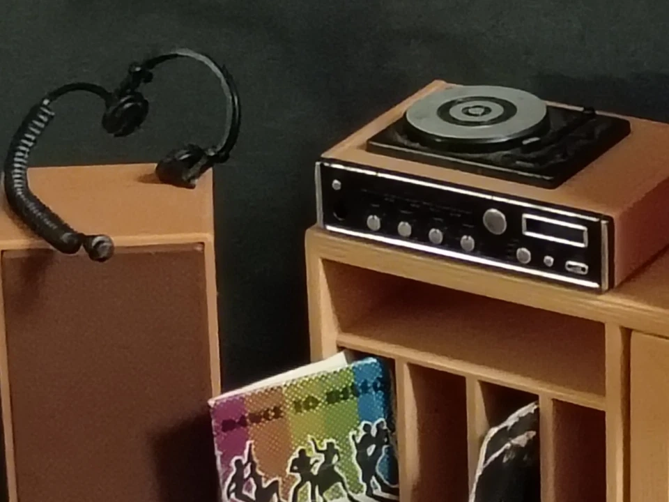 Vintage 1980's TOMY Smaller Dollhouse Furniture & Accessories Lot - Image 3 of 4